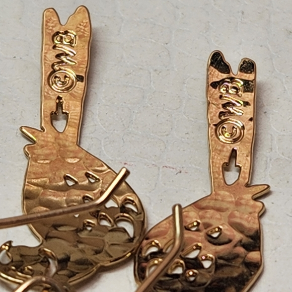 #2436, SIGNED WILD BRYDE PARROT EARRINGS GOLD TONE - Picture 3 of 6